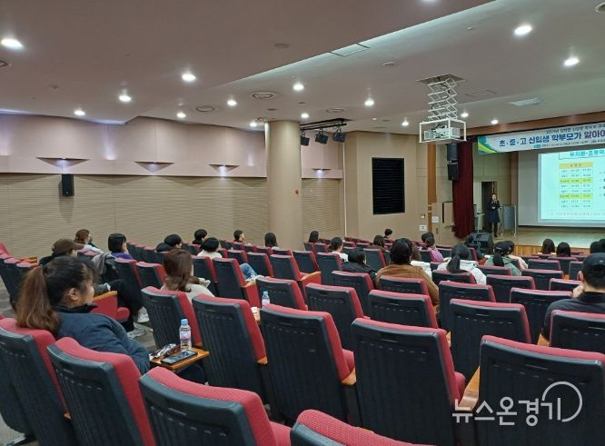 입학 전 신입생 학부모 교육 현장 사진