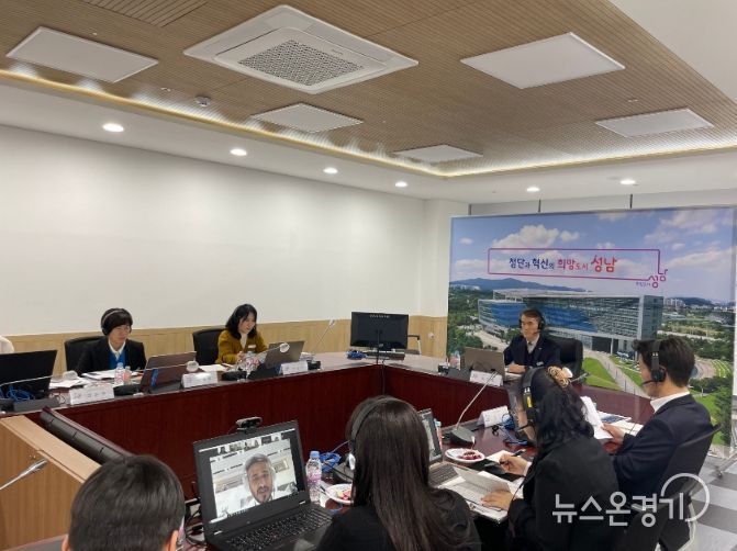 성남시는 최근 사우디 알울라왕립위원회와 영상회의를 개최하고 스마트도시 구축 협력 방안을 논의했다