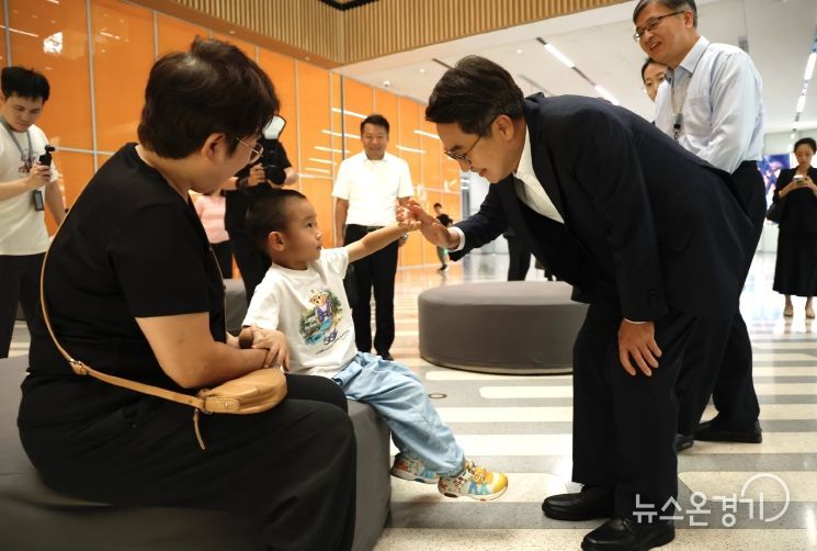 김동연 지사, 경기도서관과 중국 최대 ‘상하이도서관’ 상호 교류 협력 제안