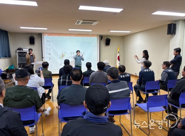 산림병해충 담당자와 예찰 인력을 대상으로 현장 대응 전문교육을 하고 있다.