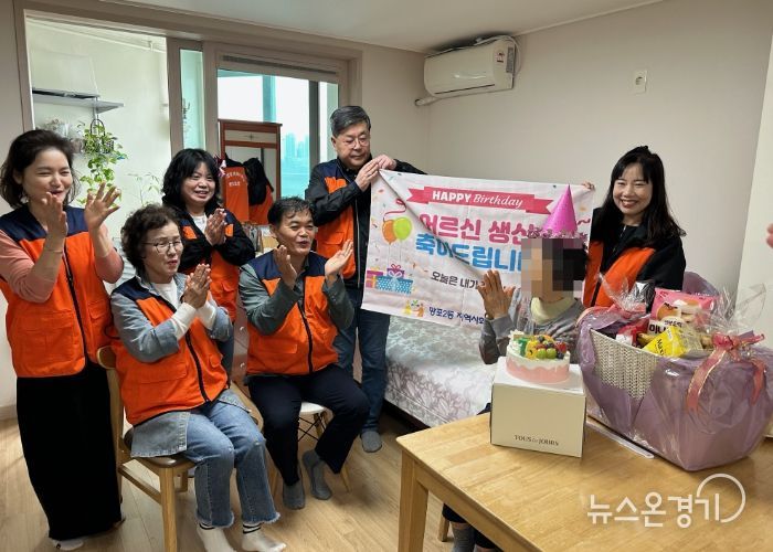수원시 영통구 망포2동 지역사회보장협의체, 온정을 나누는 홀몸 어르신 생신 축하