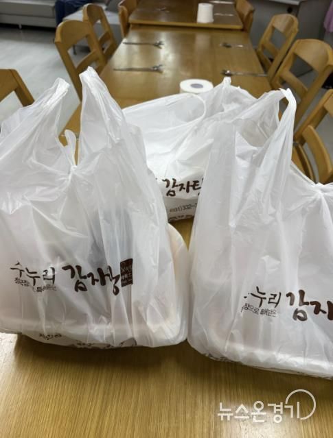 수원시 영통구 영통3동 수누리감자탕, 경로당 어르신에 감자탕 정기후원