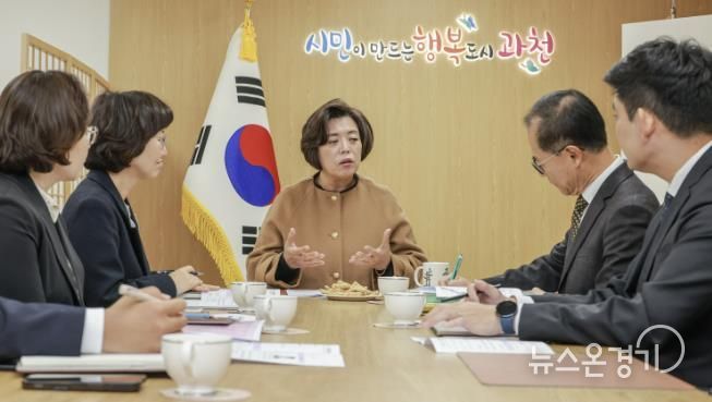 사진 가운데 신계용 과천시장