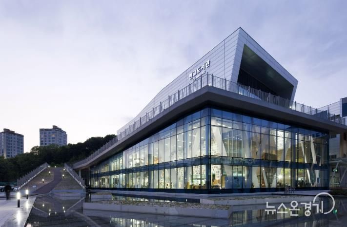 판교도서관-전경