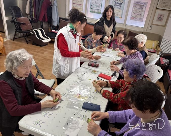 영통구 치매안심센터가 ‘마을 통장님’과 함께하는 주민 밀착형 치매 예방 프로그램을 운영하고 있다.