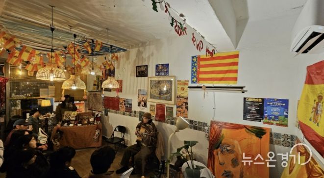 스페인삼촌에서 열리는 기타 공연