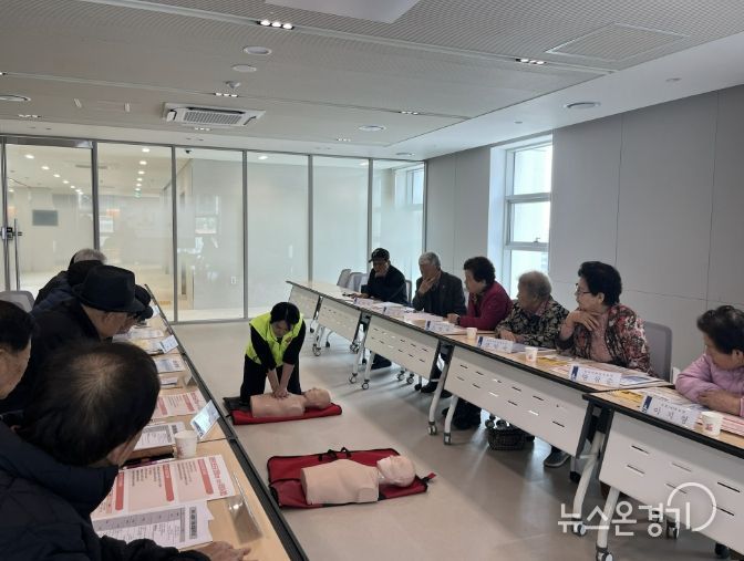 '제대로 배워 대비해요!' 수원시 권선구, 경로당 찾아가는 응급안전 교육 진행